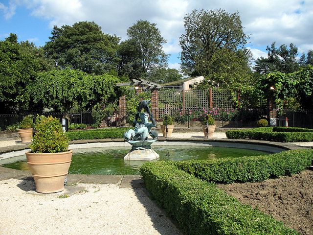 Golders Hill Park, North End Way